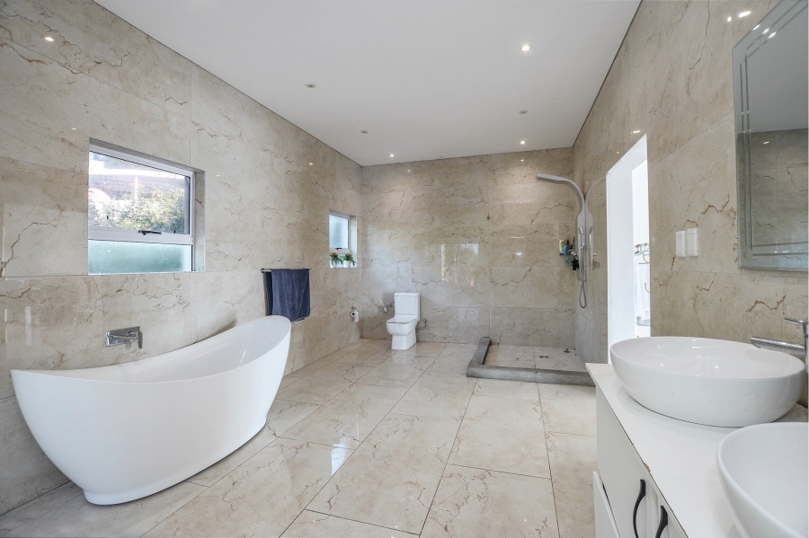 8 Bedroom Property for Sale in Kenridge Western Cape